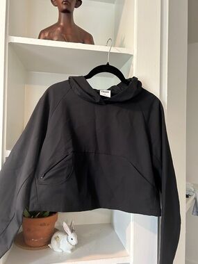 Gymshark Cropped Black Hoodie Small Athletic Pullover Zip Pocket Athleisure